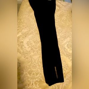 Women’s Black Tommy Copper Leggings with back small zip pocket. Great condition!